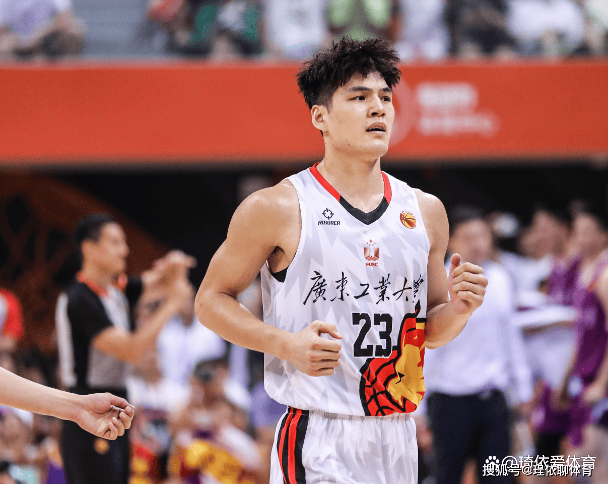 CBA风云：弗格东游，陈国豪去向成谜，山西谋划重磅交易赵睿