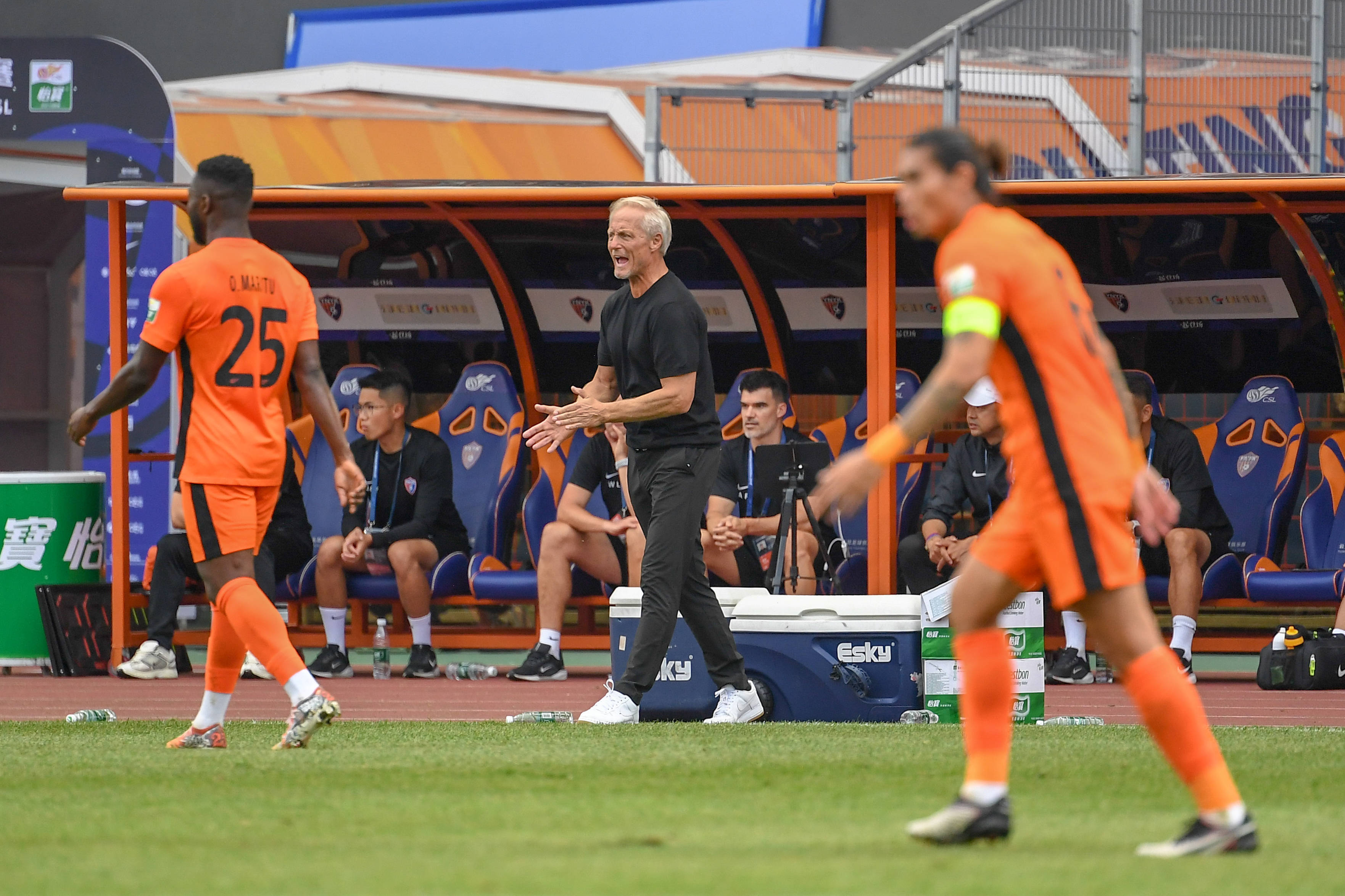 （体育）足球——中超：云南玉昆平上海申花