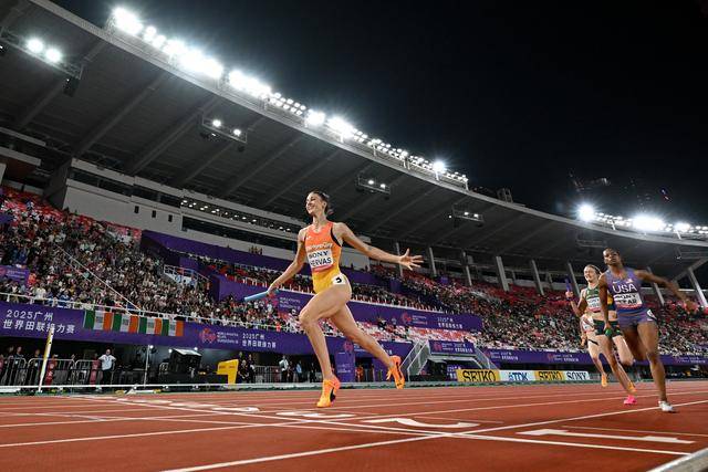 世界接力赛：西班牙队获女子4x400米接力冠军