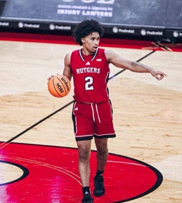 五冠王之子，NBA选秀大会上被圣安东尼奥马刺以榜眼签隆重选中