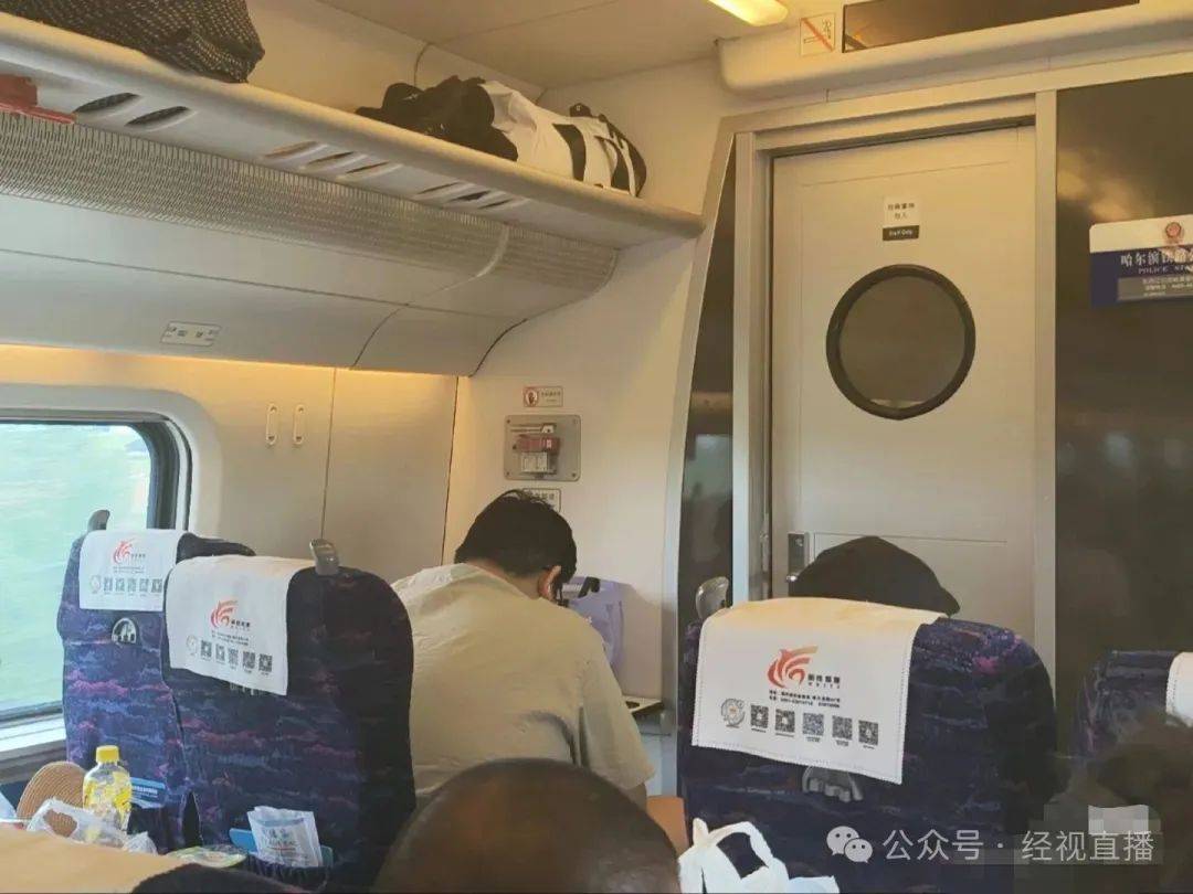 乘客吐槽高铁邻座400斤男子致拥挤，12306回应：无法预知乘客体型，“建议现场协商换座”