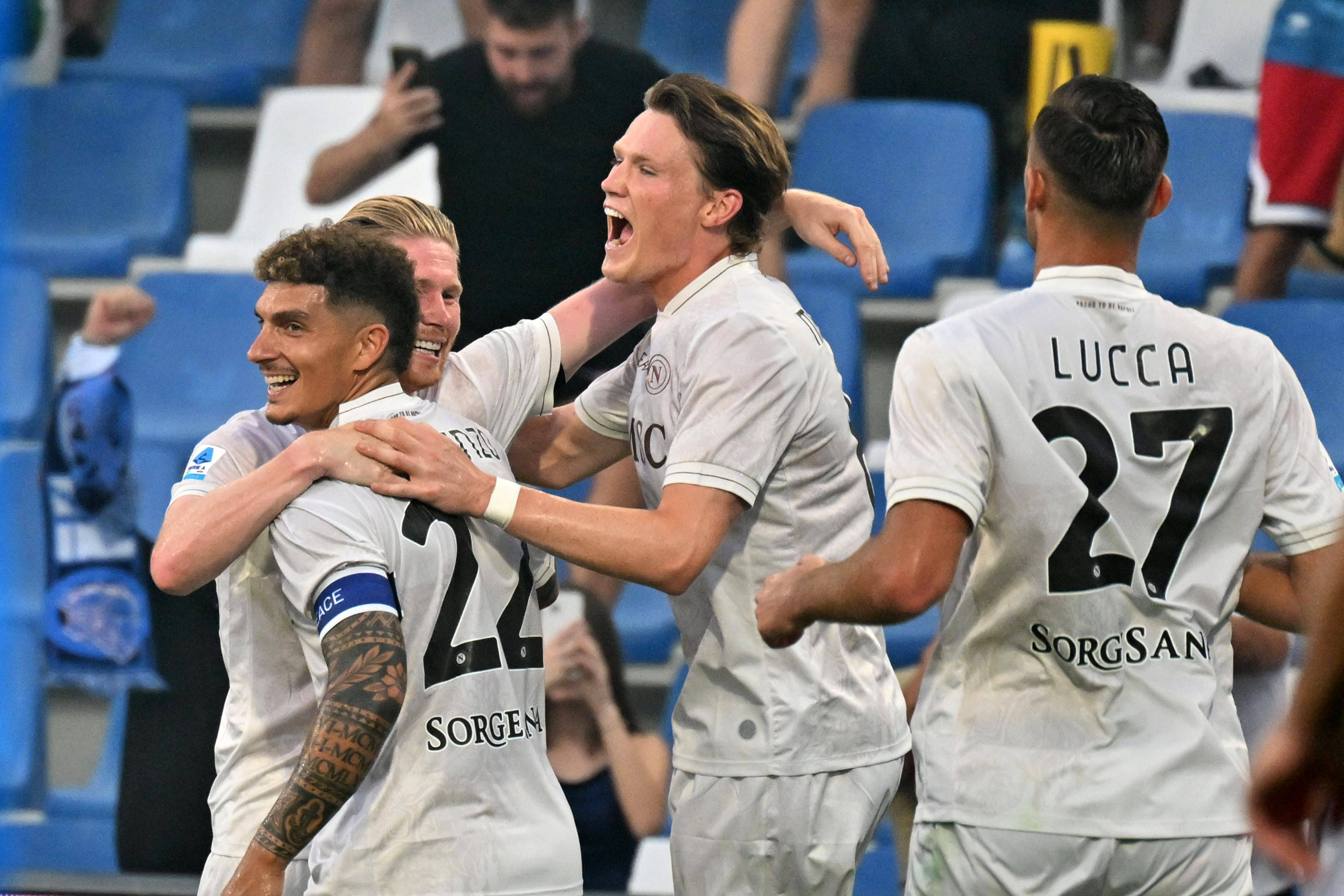 （体育）足球——意甲：那不勒斯胜萨索洛