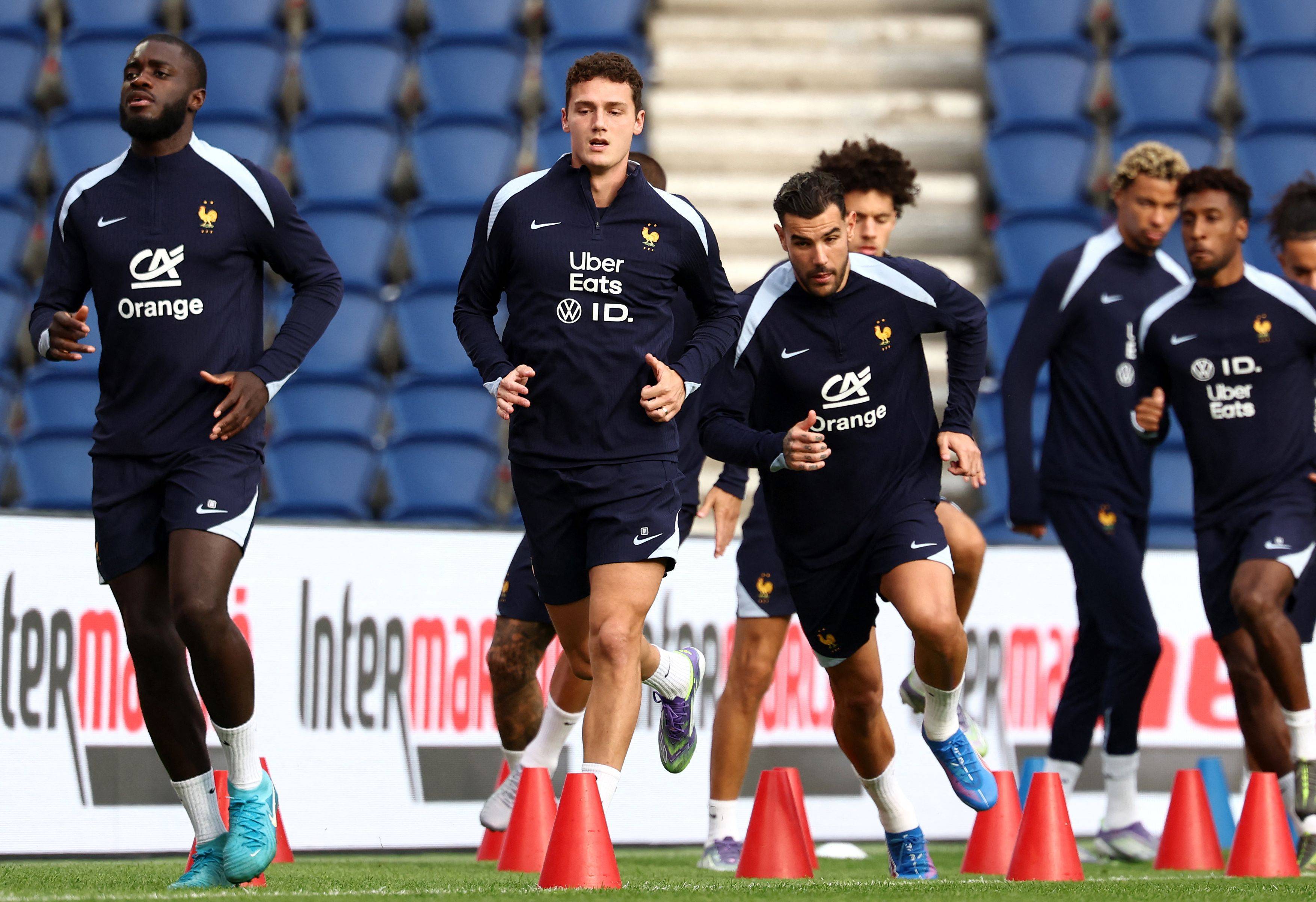 （外代二线）足球——世界杯预选赛：法国队赛前备战