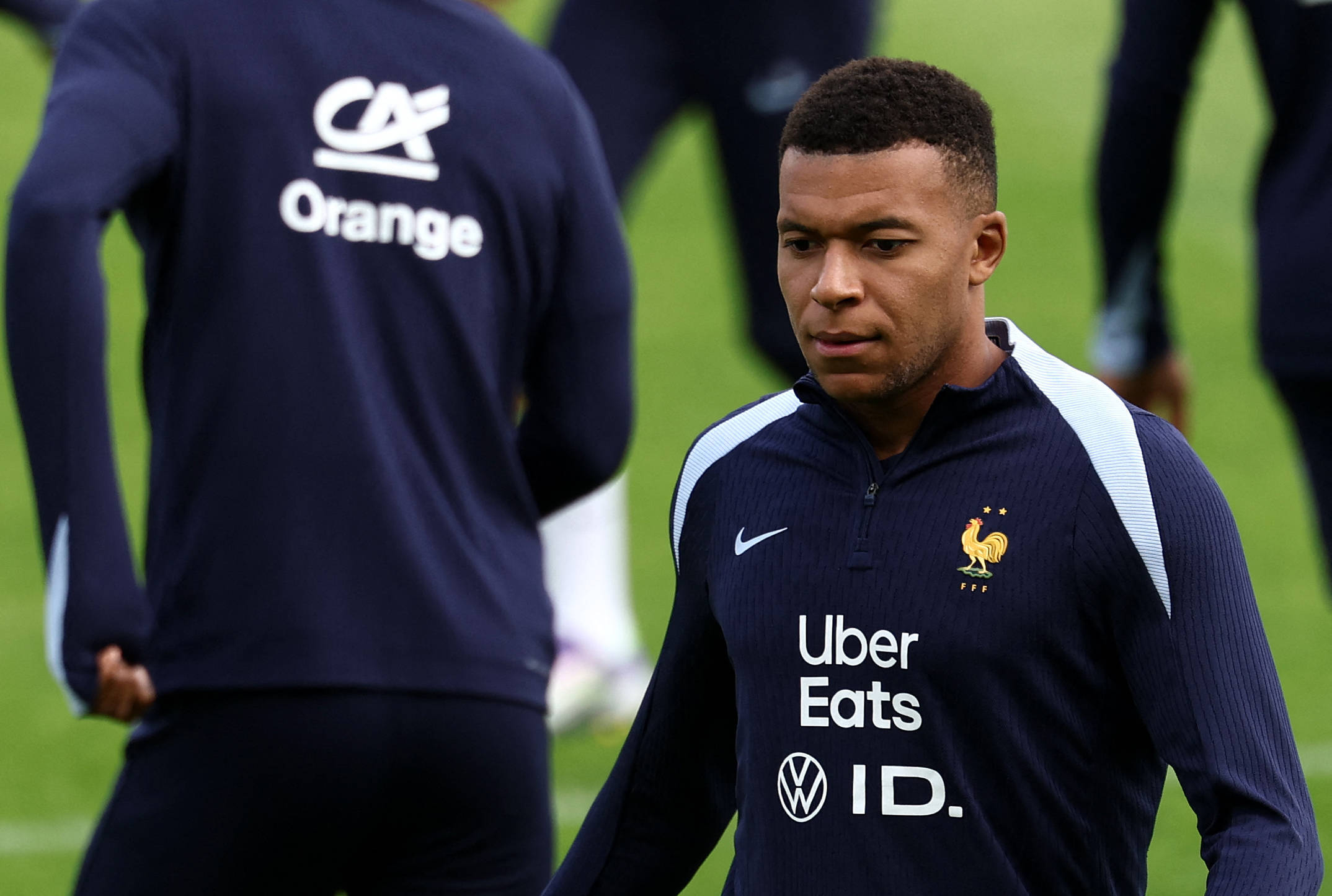 （外代二线）足球——世界杯预选赛：法国队赛前备战