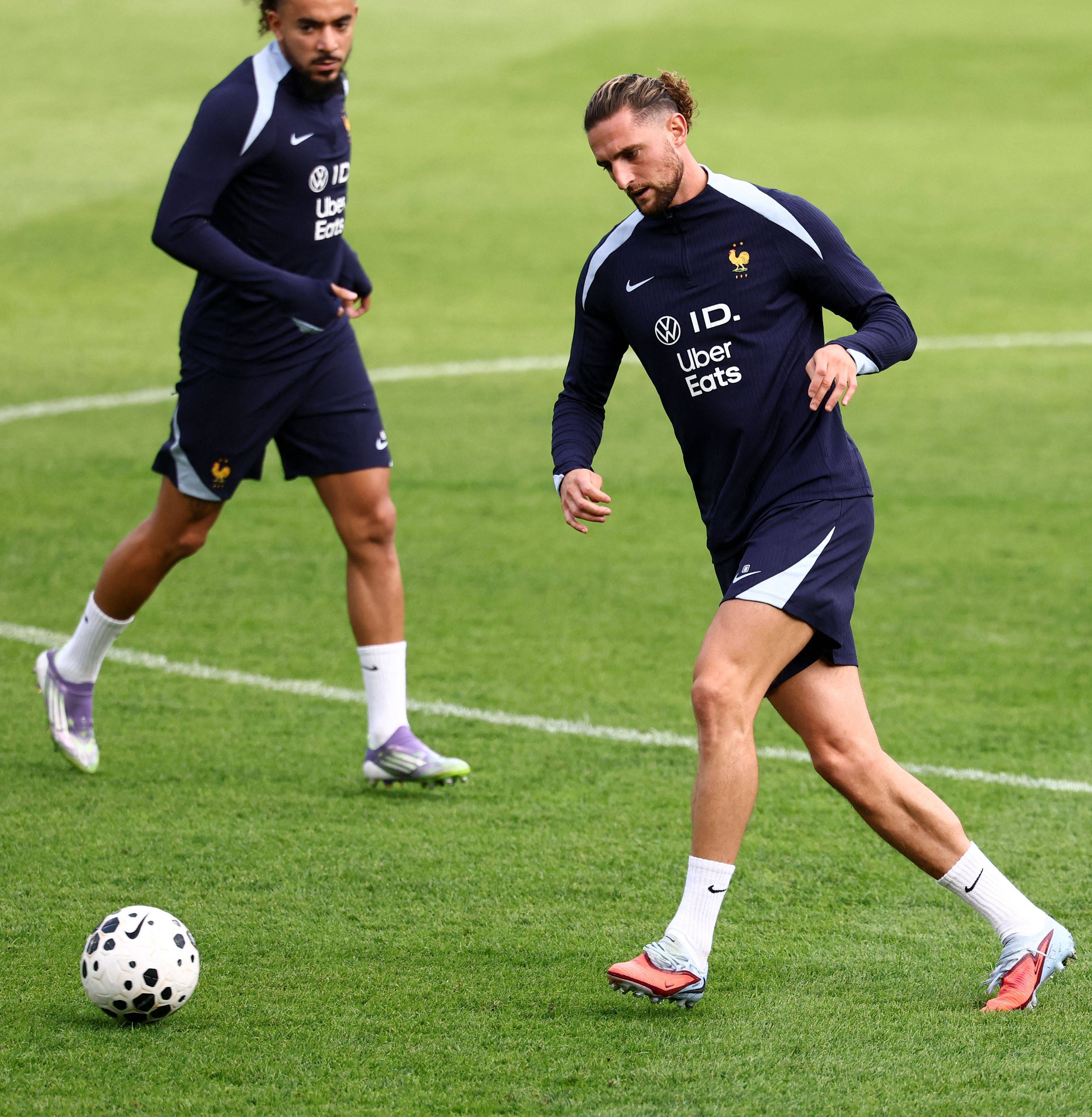 （外代二线）足球——世界杯预选赛：法国队赛前备战