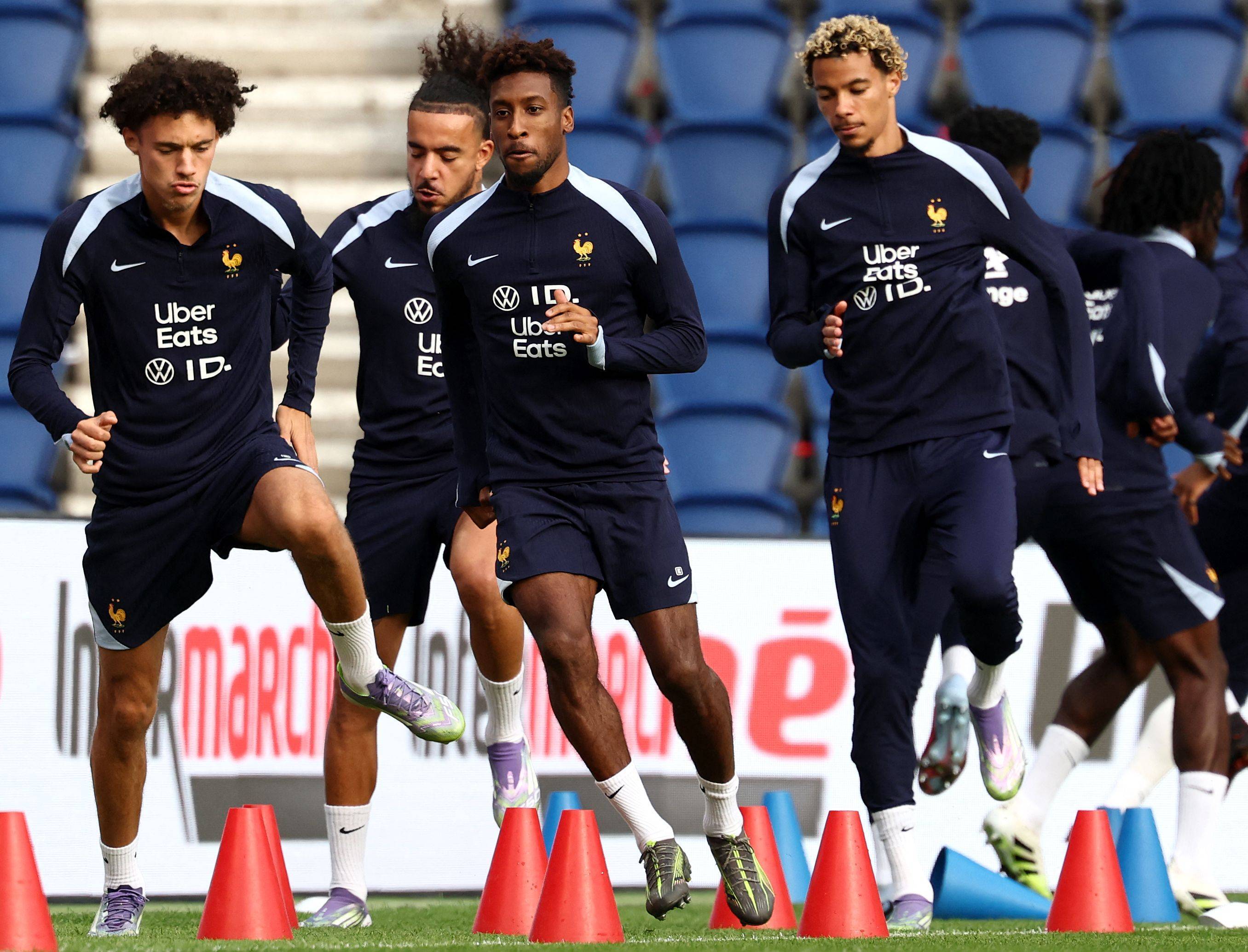 （外代二线）足球——世界杯预选赛：法国队赛前备战