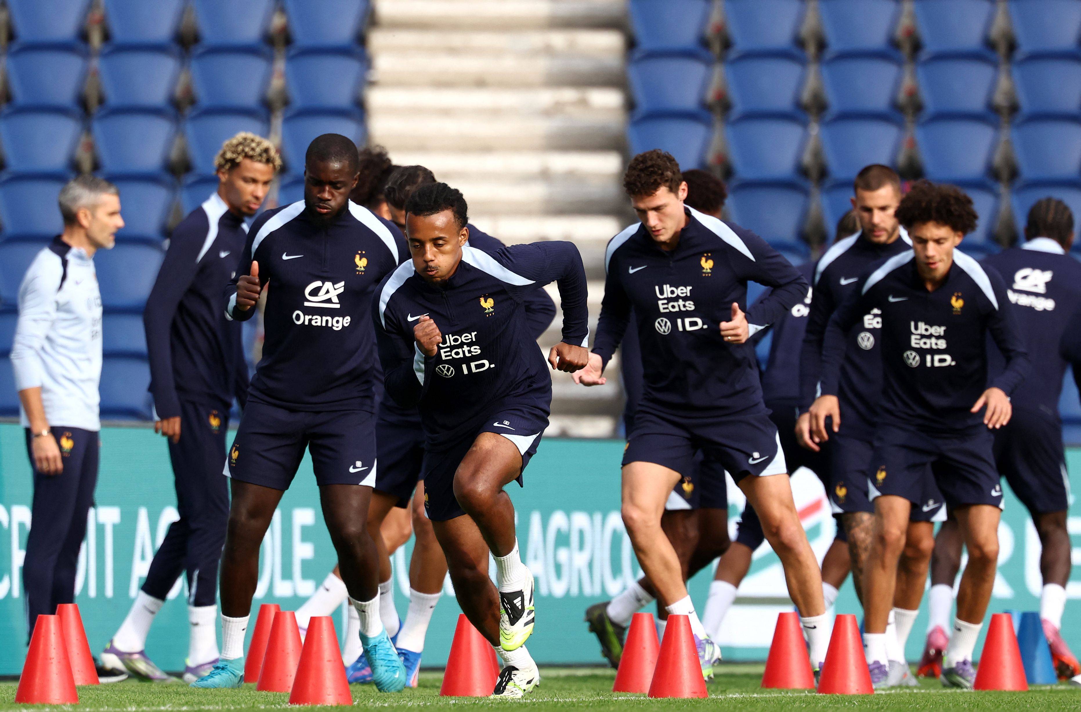 （外代二线）足球——世界杯预选赛：法国队赛前备战