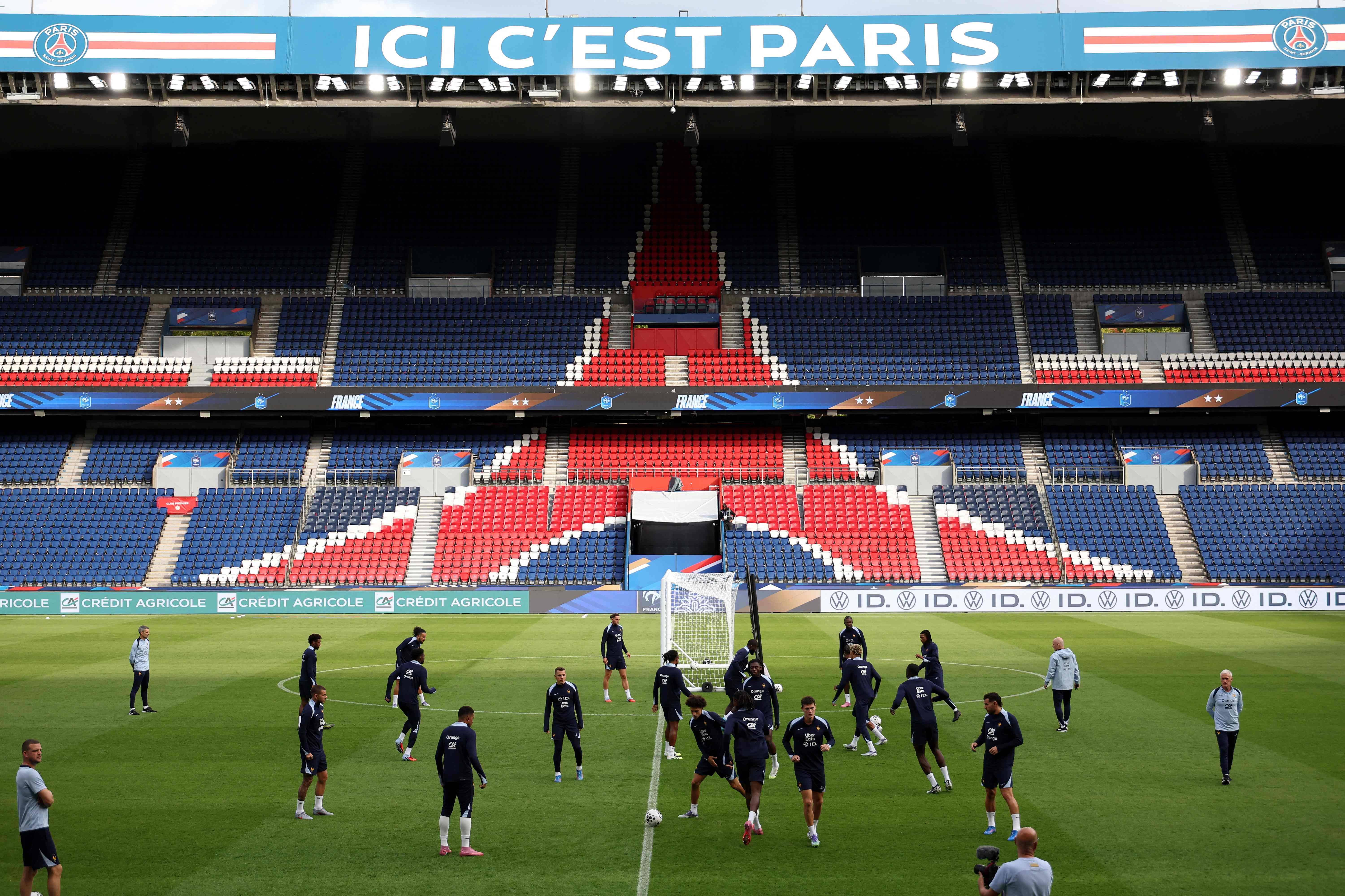 （外代二线）足球——世界杯预选赛：法国队赛前备战