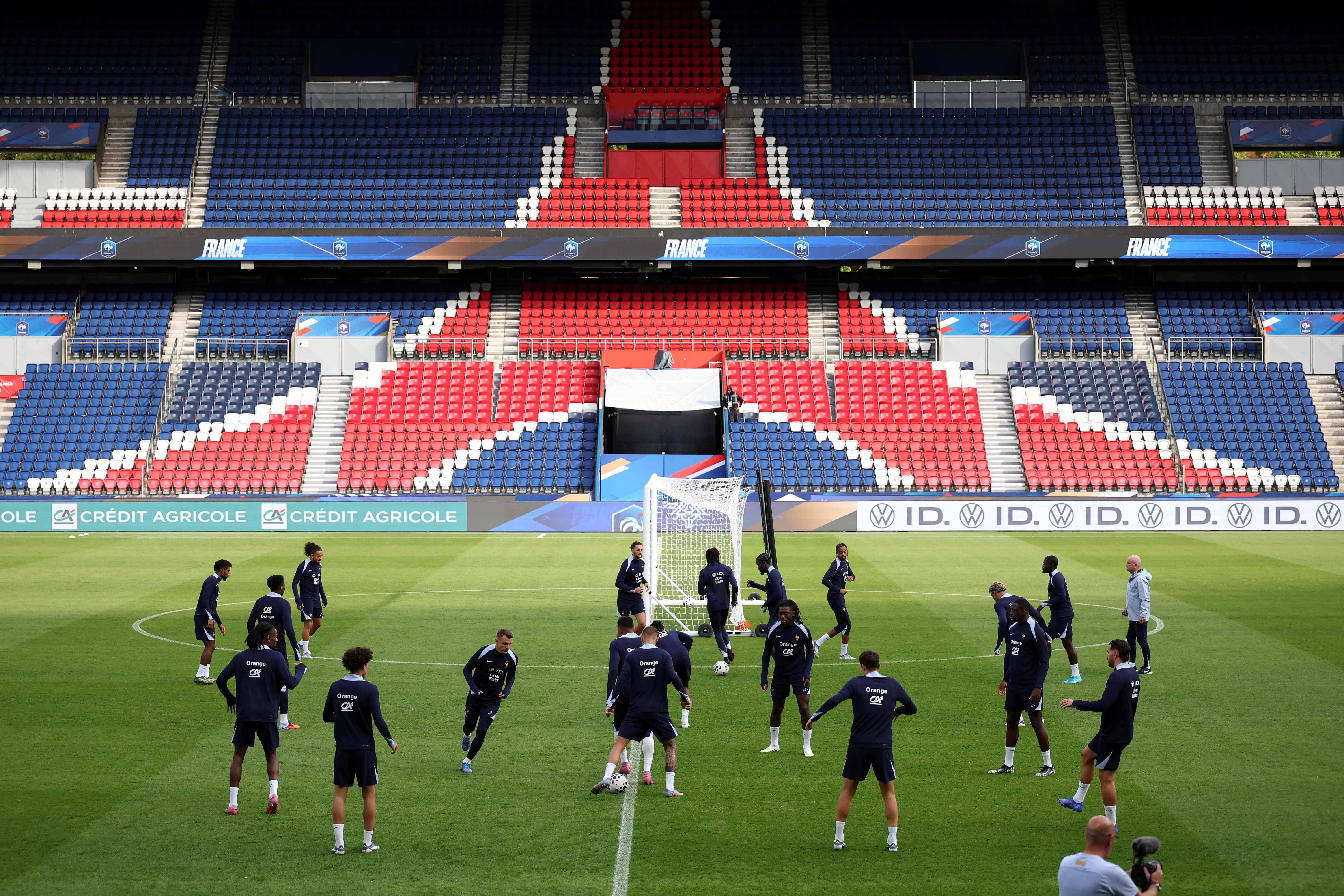 （外代二线）足球——世界杯预选赛：法国队赛前备战