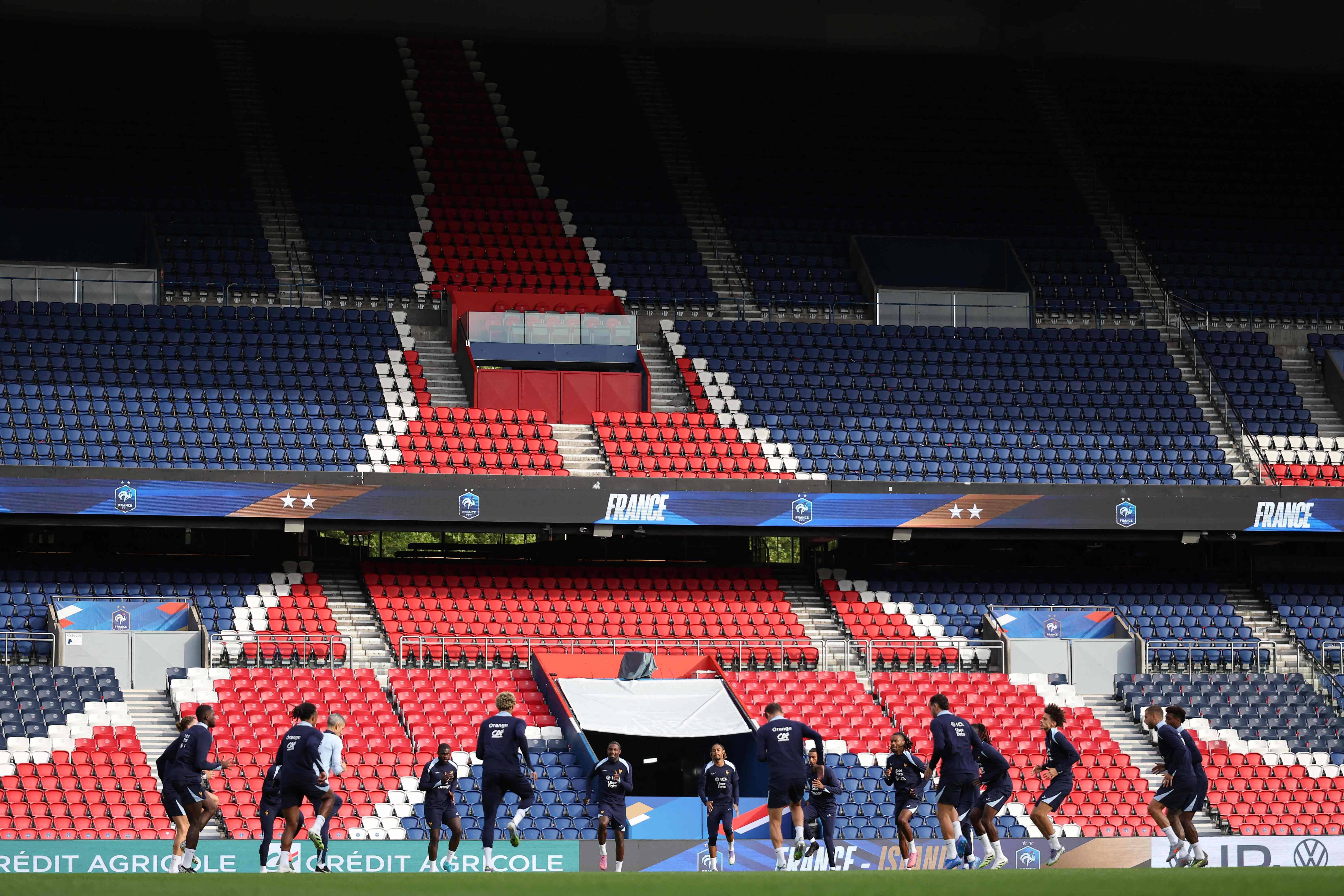 （外代二线）足球——世界杯预选赛：法国队赛前备战